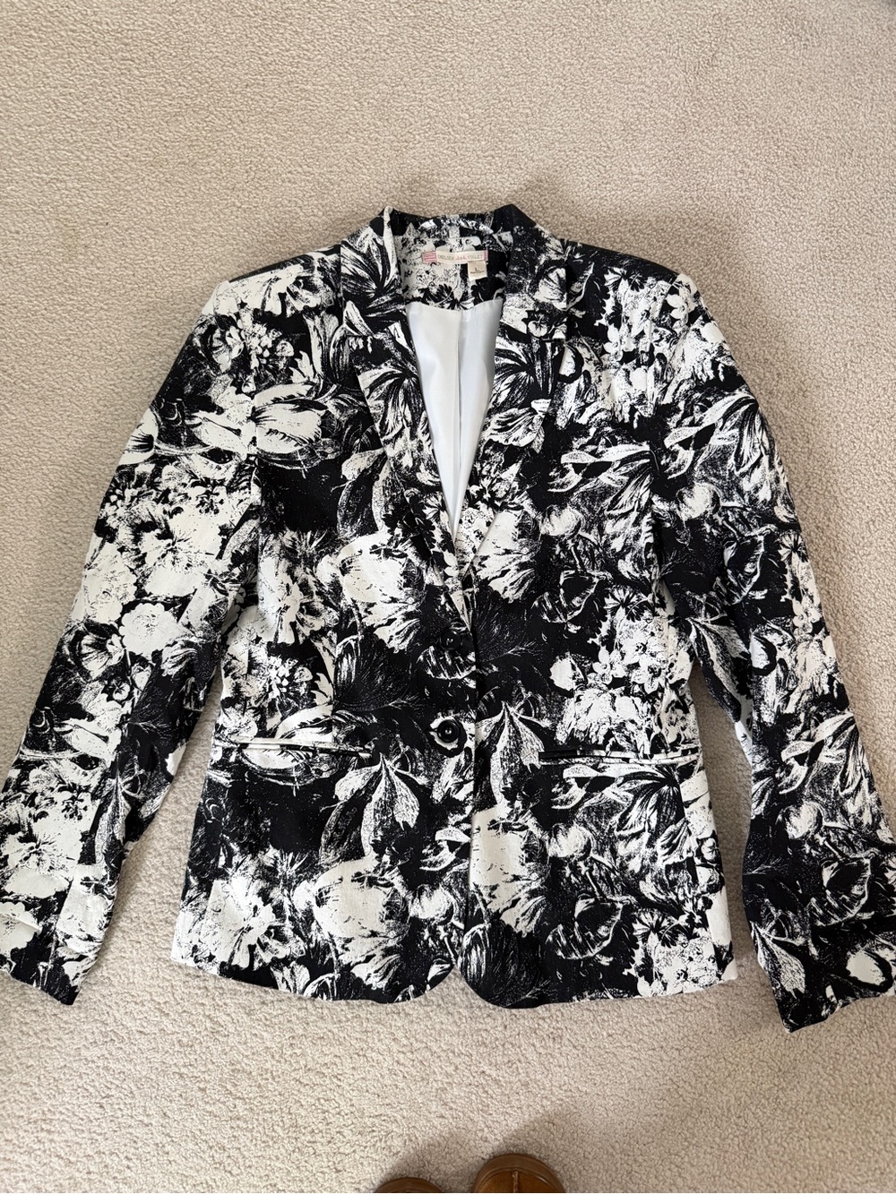 Chelsea & Violet Black and White Floral Blazer